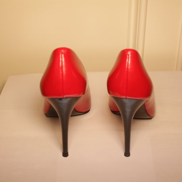 Donald Pliner Red 4 inch Heel Size 8B - Picture 2 of 4
